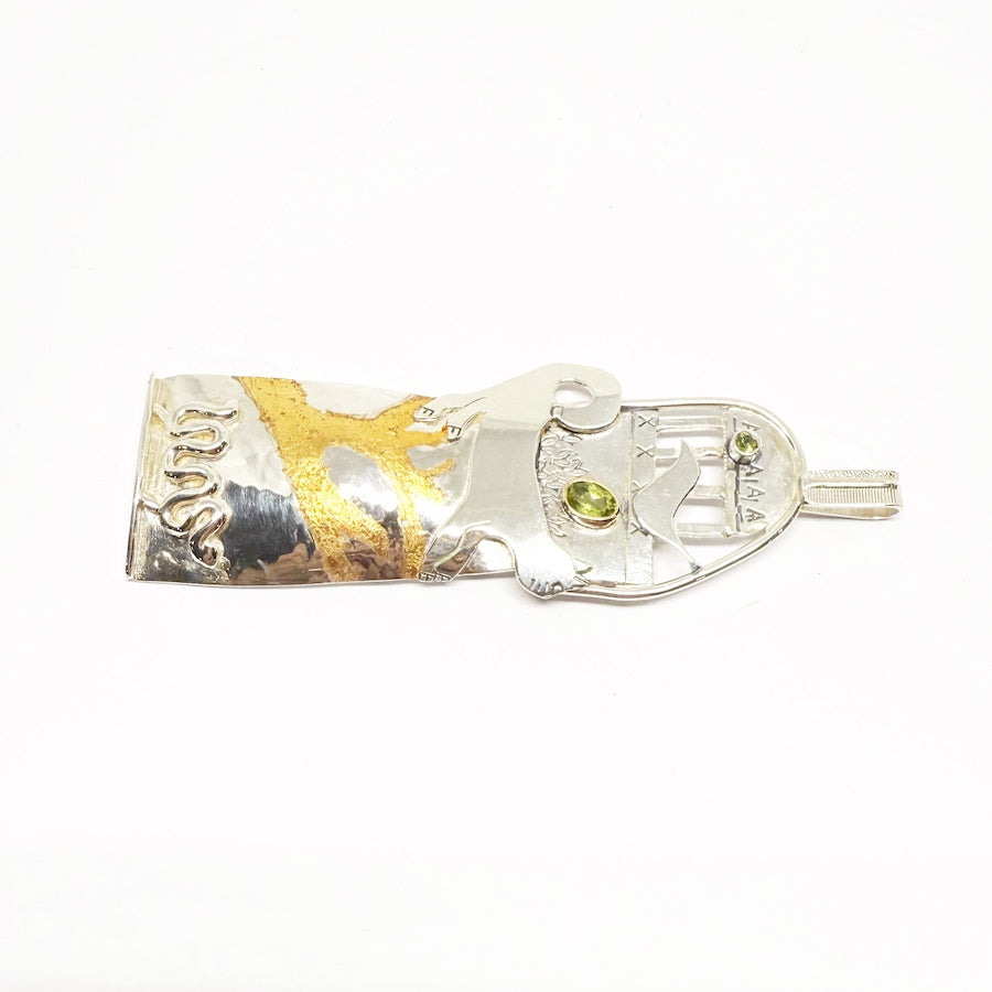 Pendant in sterling silver, 9ct gold, 9ct gold leaf, green sapphire and peridot