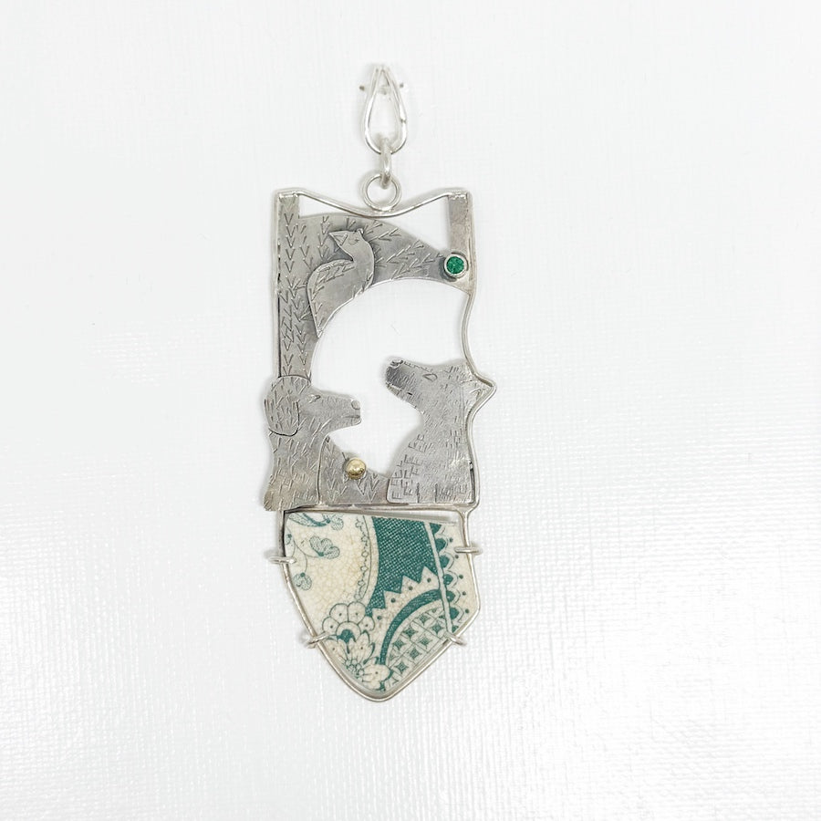 Pendant of sterling silver dogs and 9ct gold, natural emerald, 19th Century pottery