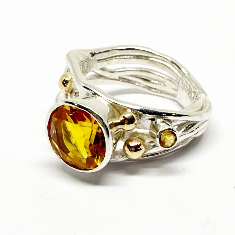 Ring of sterling silver with large and small citrines and 9ct gold