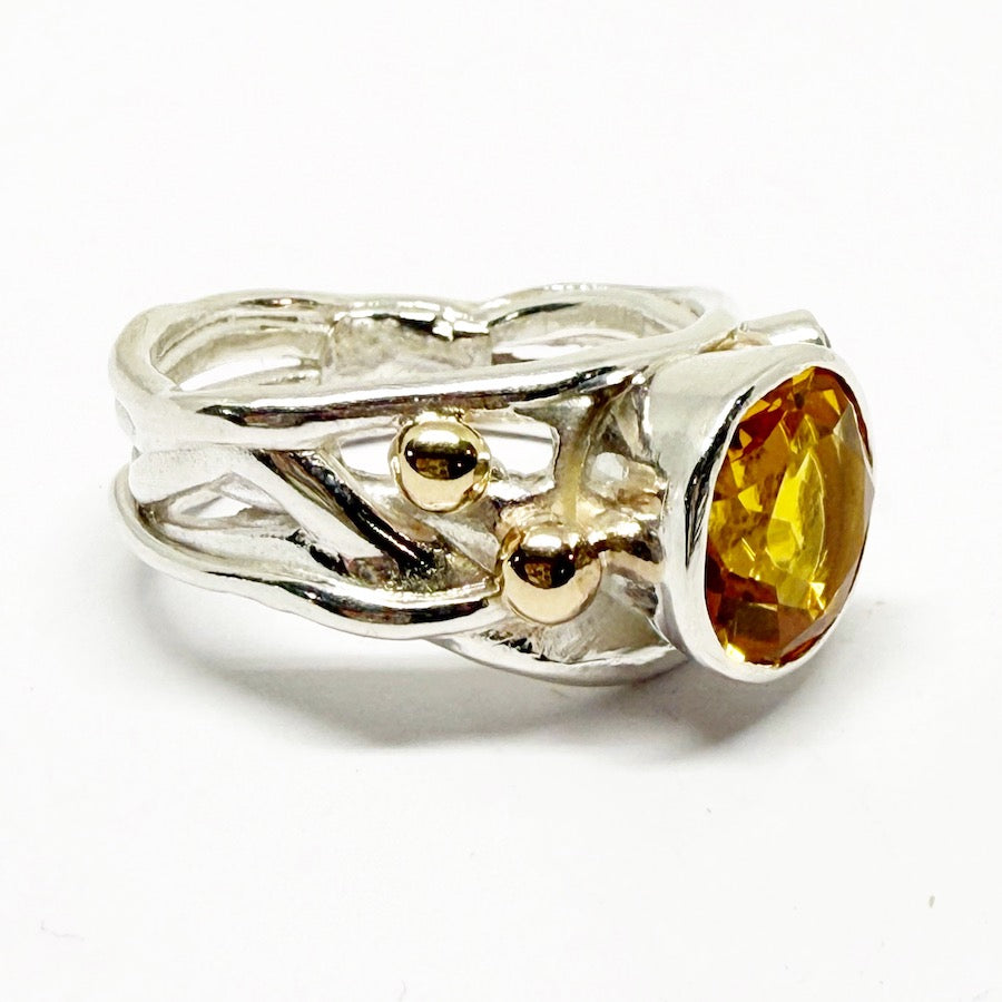 Ring of sterling silver with large and small citrines and 9ct gold