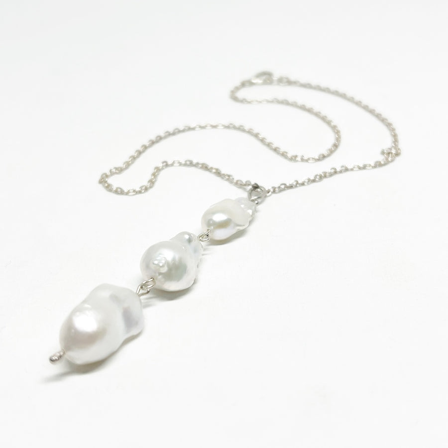 Pendant of sterling silver, 3 Baroque pearls